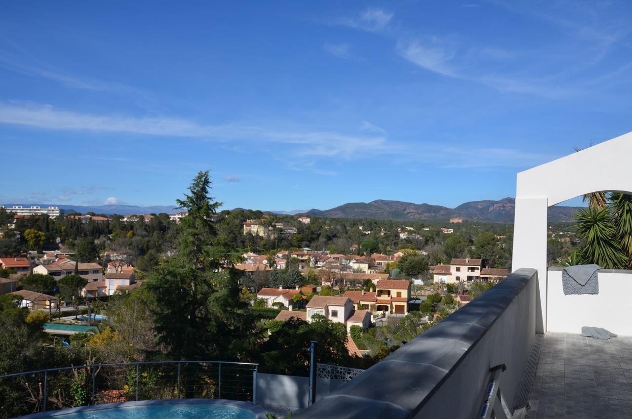 Belle Maison Avec Piscine Dans Les Hauteurs A Saint Raphael Exterior foto